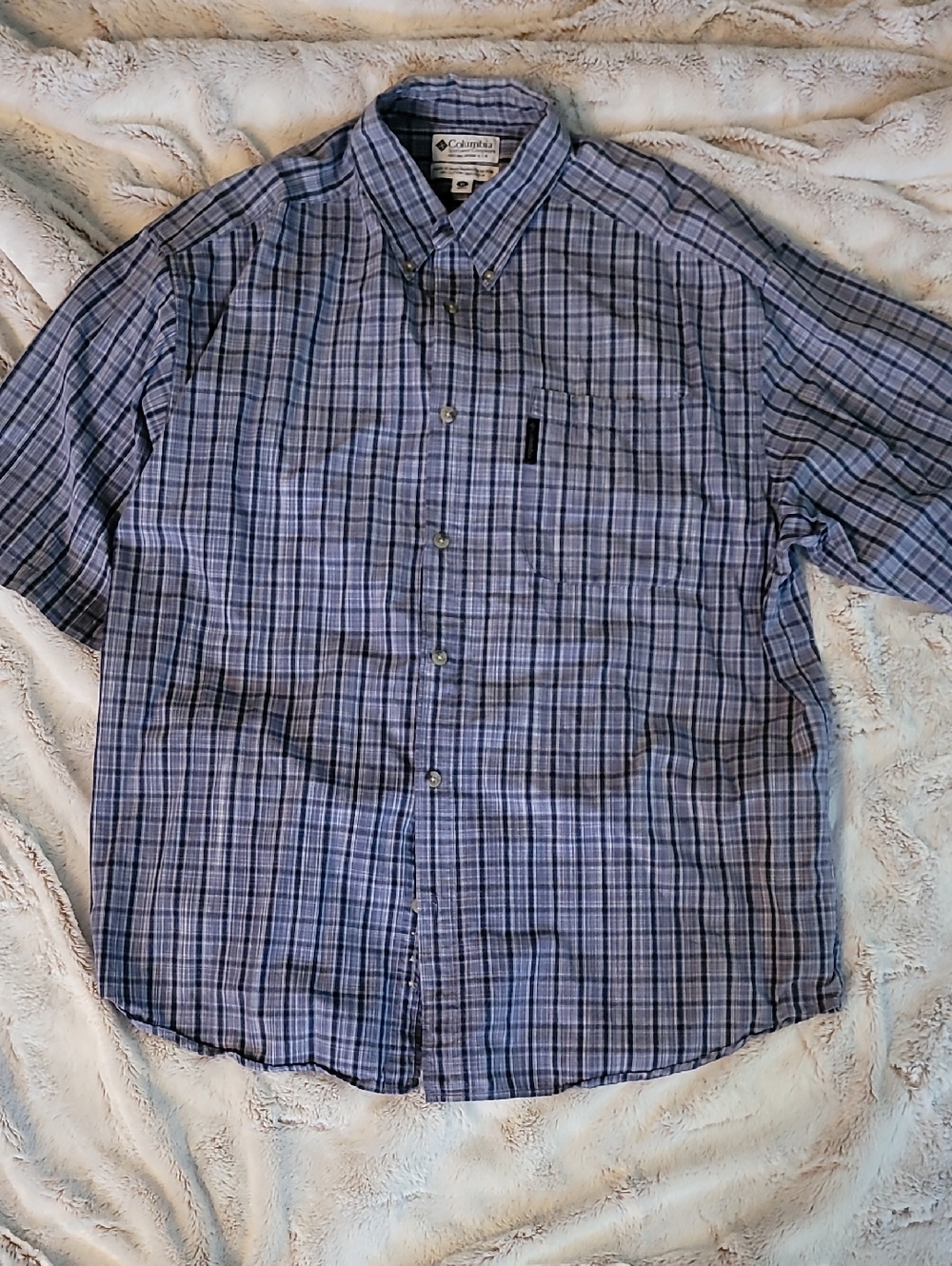 Columbia Men's Light Blue Plaid Short-Sleeve Button-Down Shirt